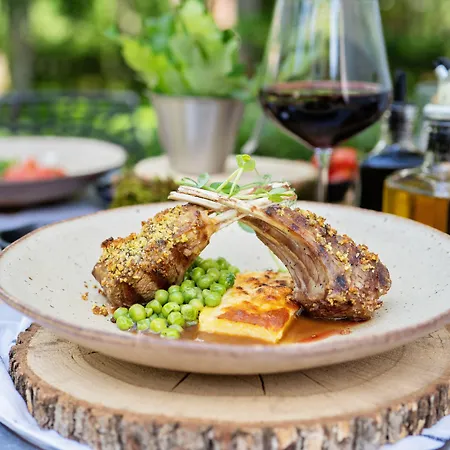 утопия форест Хотел