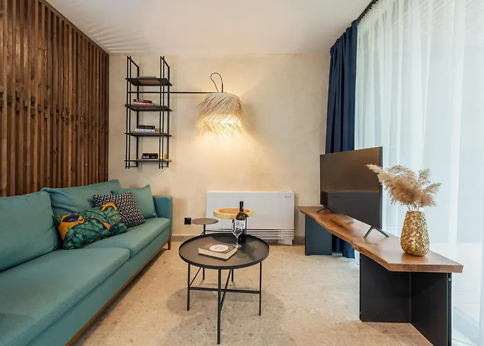 Отель Utopia Forest